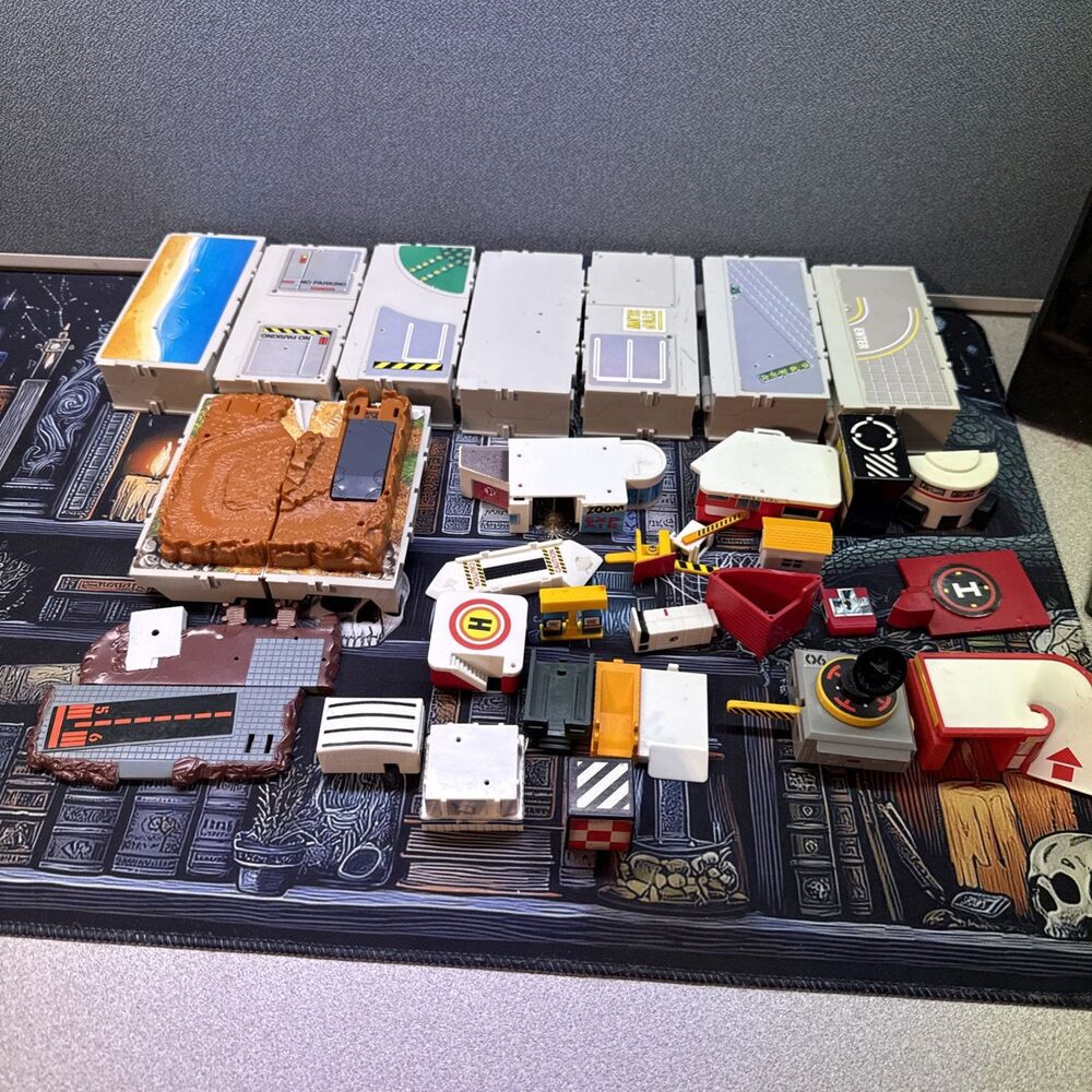 VINTAGE COLLECTION OF GALOOB MICRO MACHINES TRAVEL CITY PLAYSETS Incomplete